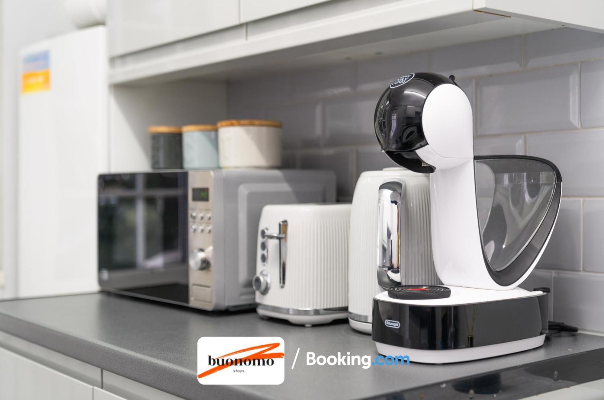 Two Bedroom Apartment By Buonomo Stays Short Lets & Serviced Accommodation With Balcony London Eksteriør billede